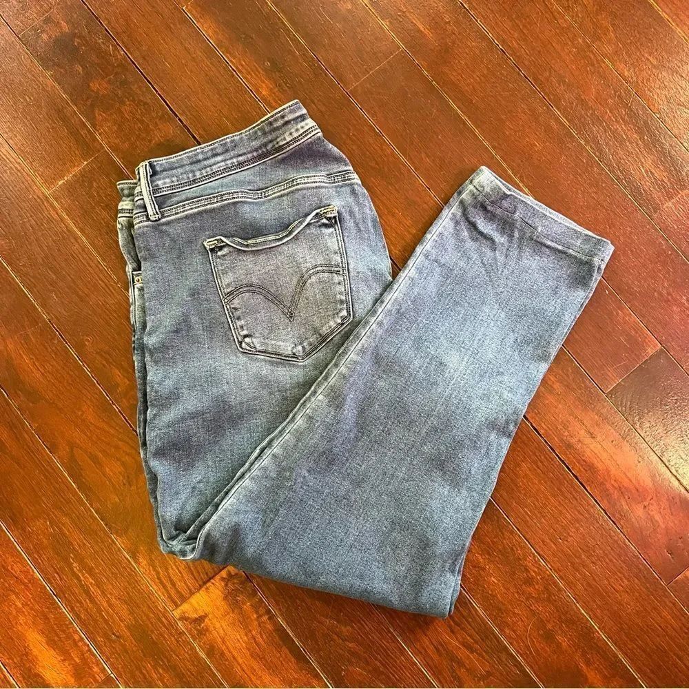 Levi perfectly shaping 512 legging jeans